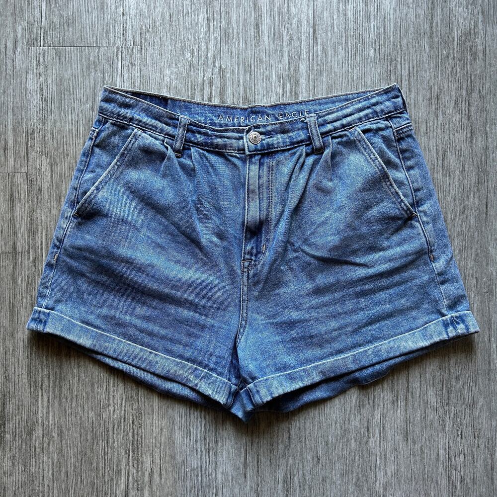 American Eagle High Waist Mom Short Cuffed Hem Pleated Denim Jean Shorts Size 8